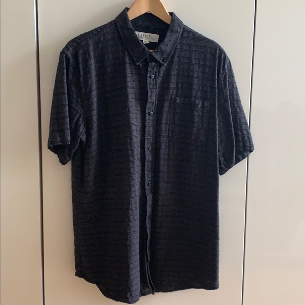 Men’s Dark Grey Short Sleeve Button Down Shirt